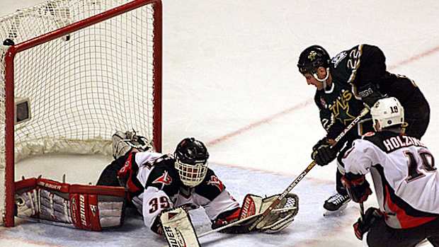 brett-hull-foot-in-crease-goal.jpg